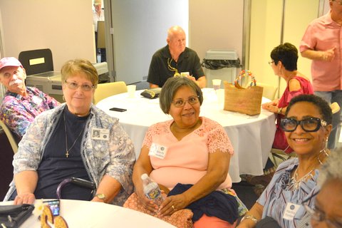 Glynn Myers, Steve Mundschau and Loretta LaLonde, Jan Russell, Beverly Hawkins and Martha Fontenot